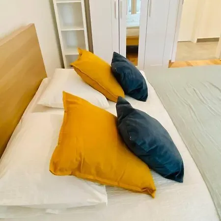 Brand New 3 Bedrooms With Terrace And Parking - 142-92 Apartment