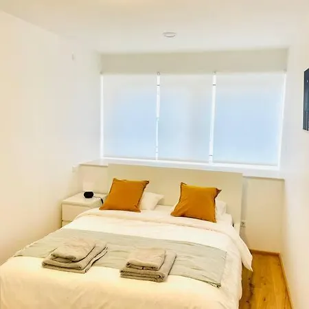 Brand New 3 Bedrooms With Terrace And Parking - 142-92 *