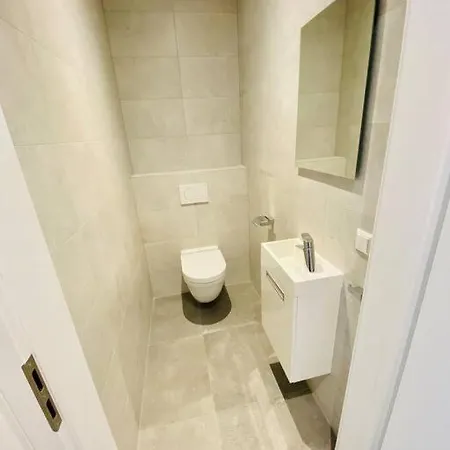 Brand New 3 Bedrooms With Terrace And Parking - 142-92 *