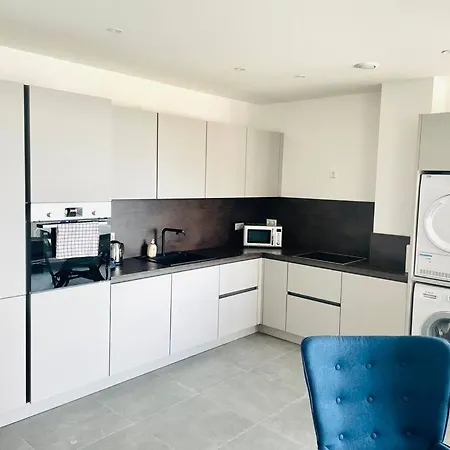 Brand New 3 Bedrooms With Terrace And Parking - 142-92 *